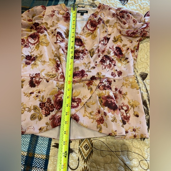 Express long-sleeve cropped blouse featuring a floral pattern women’s L - Picture 7 of 8